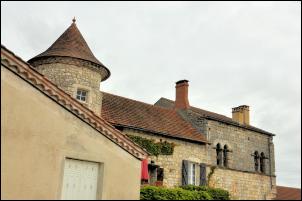 Maison avec donjon féodal
