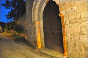 Portail de l'ancienne église Sainte Catherine vu de nuit
